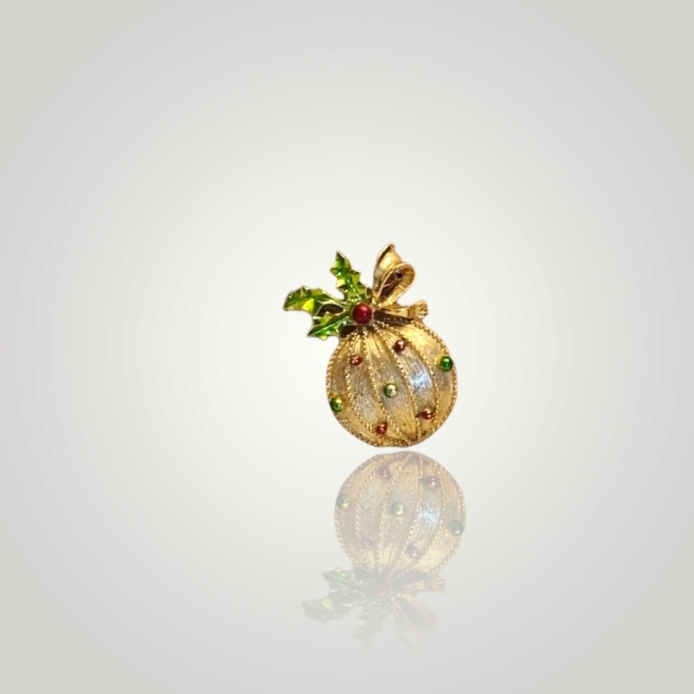 Vtg GERRYS - Super Fun - Goldtone Christmas Ornament Brooch!